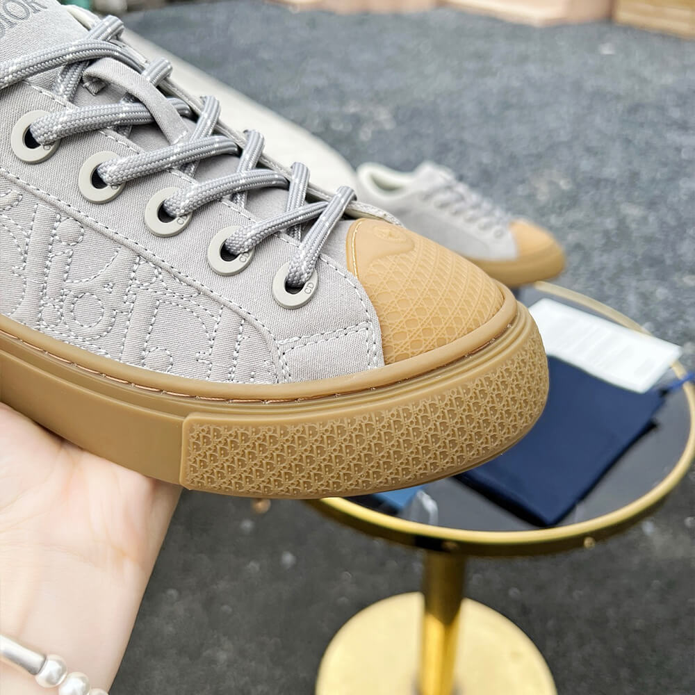 D10r B33 Sneaker