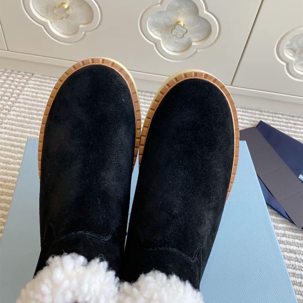 Pra*a Suede booties