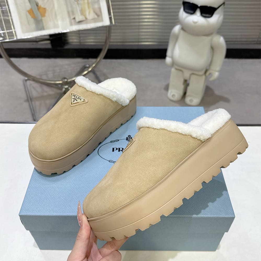 Pra*a Slippers