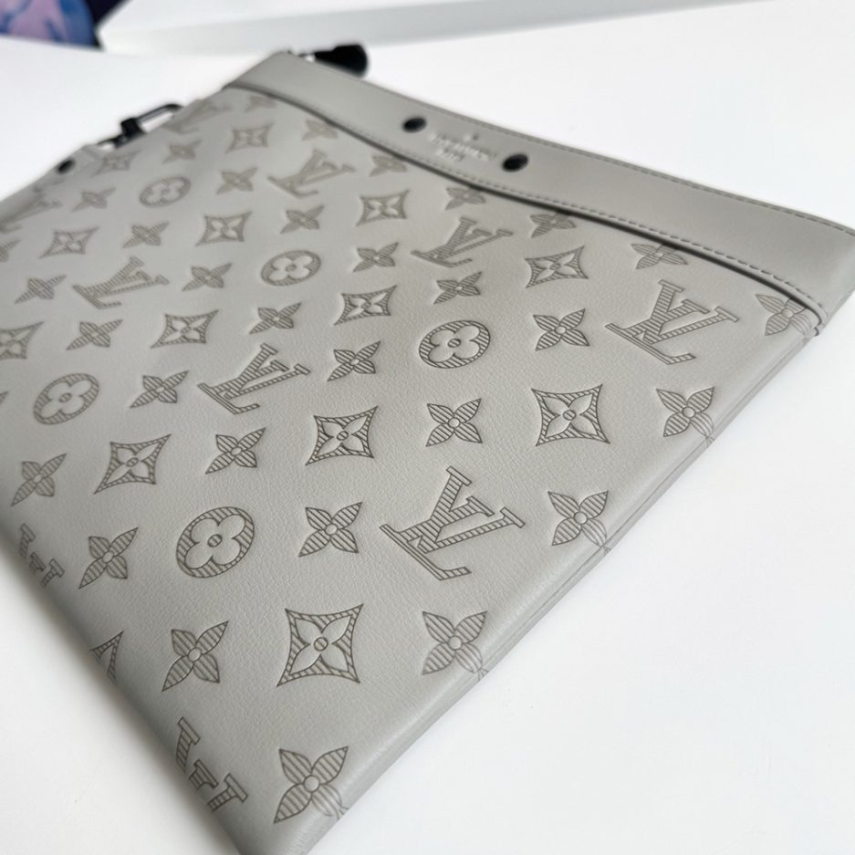LV POCHETTE TO-GO CLUTCH