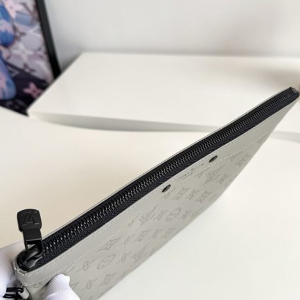 LV POCHETTE TO-GO CLUTCH