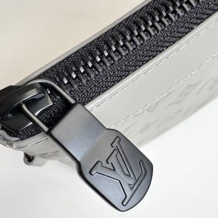 LV POCHETTE TO-GO CLUTCH