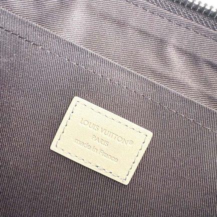LV POCHETTE TO-GO CLUTCH